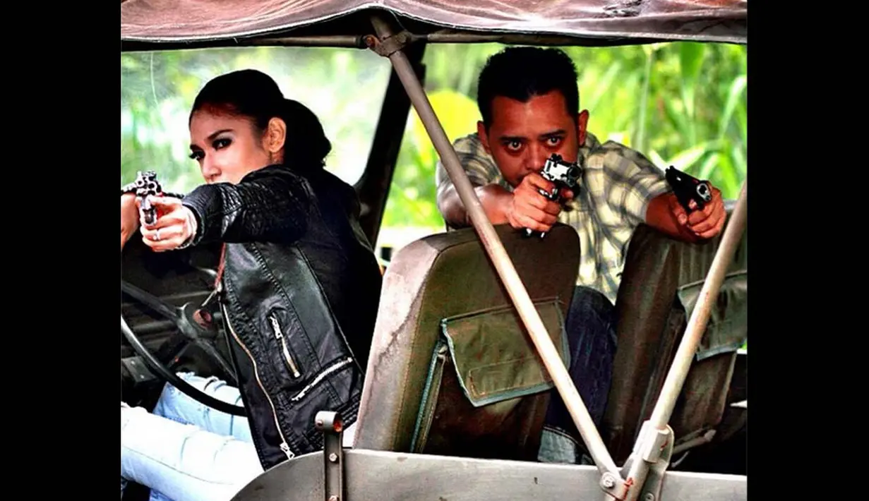 Dalam foto tersebut, Briptu Eka bersama suaminya berpose layaknya seorang detektif seperti di film-film Hollywood , Jumat (27/06/2014) (Intagram/Ekafrestya)