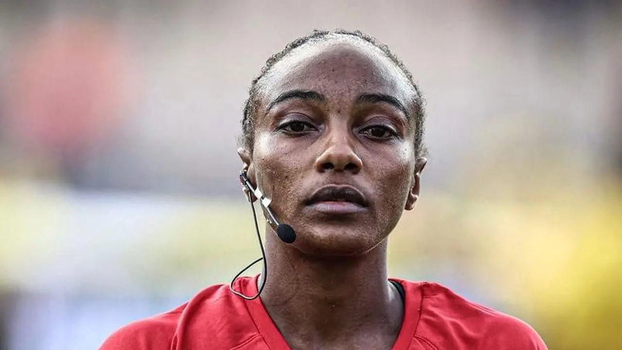 Sosok Salima Mukansanga, Wasit Perempuan Pertama yang Pimpin Laga Piala Afrika