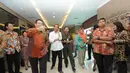 Kedatangan Jokowi disabut beberapa orang di Auditorium Mayapada Hospital, Jakarta, Senin (26/5/14) (Liputan6.com/Herman Zakharia)