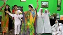 Artis seksi Fifie Buntaran mengadakan buka bersama dengan anak yatim piatu di yayasan Muhammadiyah, Jakarta, (14,7/14) (Liputan6.com/ Panji Diksana)