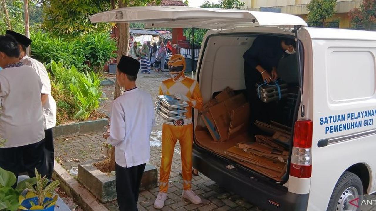 Aksi Unik Petugas MBG Tangerang: Power Ranger Hibur Ratusan Siswa SDN 4 Cikupa