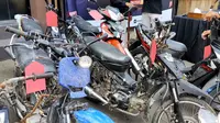 Barang bukti hasil curian pasutri spesialis maling motor di Bojonegoro. (Ahmad Adirin/Liputan6.com)