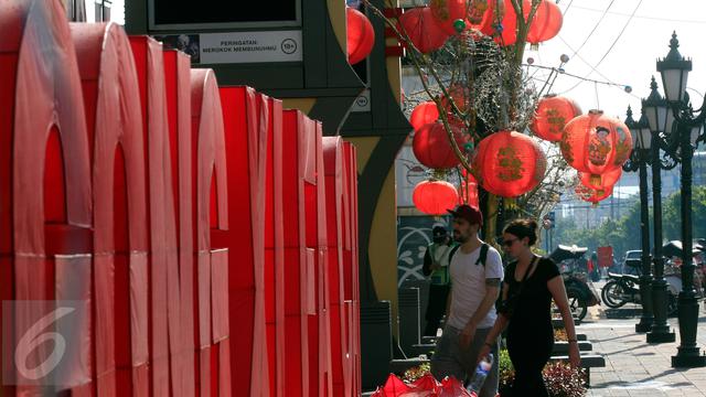 20160207-Meriahkan Imlek, Ambarukmo Plaza Yogyakarta Pasang Hiasan Gong Xi Fa Cai