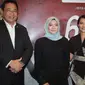 Menteri Desa Pembangunan Daerah Tertinggal dan Transmigrasi Eko Putro Sandjojo bersama Aries Susanti dan Lola Amaria usai menyaksikan film 6,9 detik.