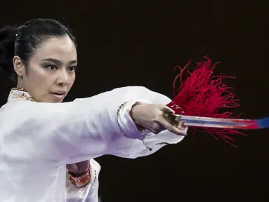 Atlet wushu Indonesia, Lindswell Kwok, saat beraksi pada Asian Games di JIExpo, Jakarta, Senin, (20/8/2018). (Bola.com/Vitalis Yogi Trisna)