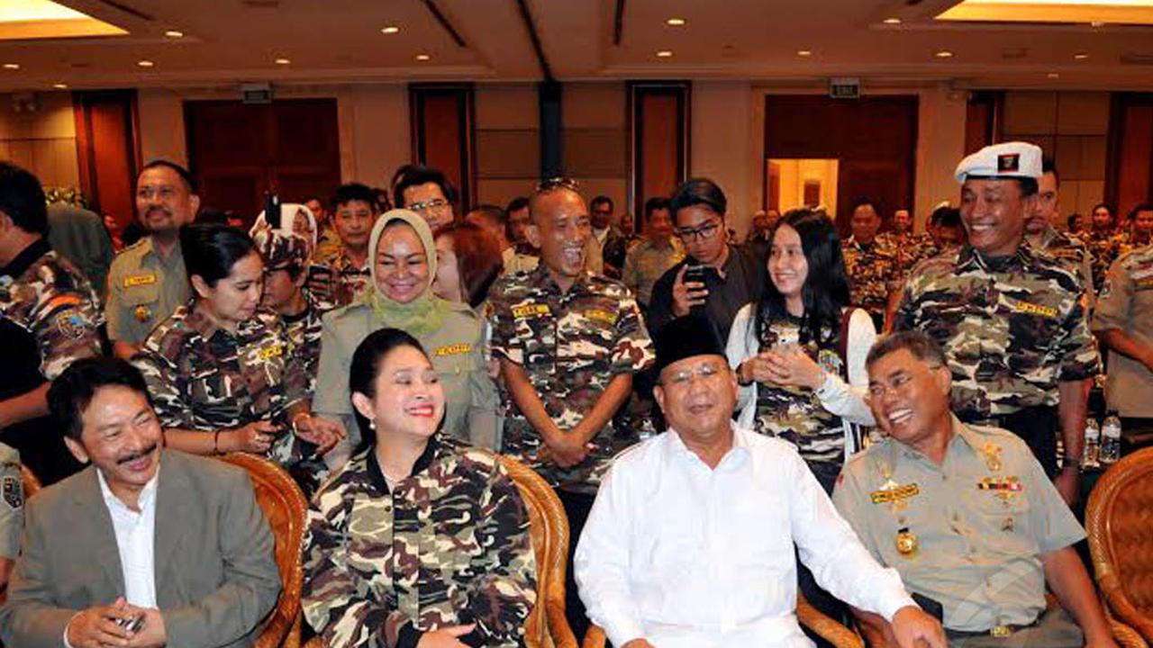 Prabowo Cipika Cipiki dengan Mantan Istri