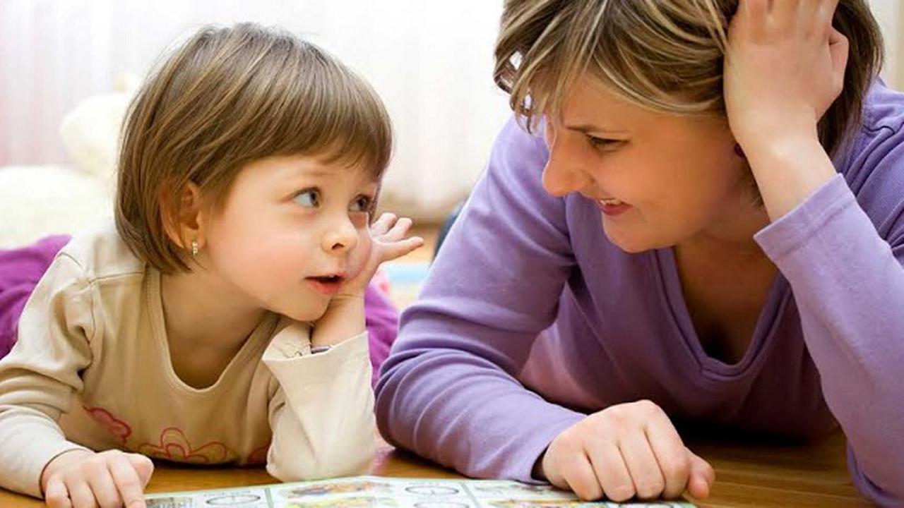 Orangtua dapat ajarkan anak tentang uang sejak usia 5-6 tahun.