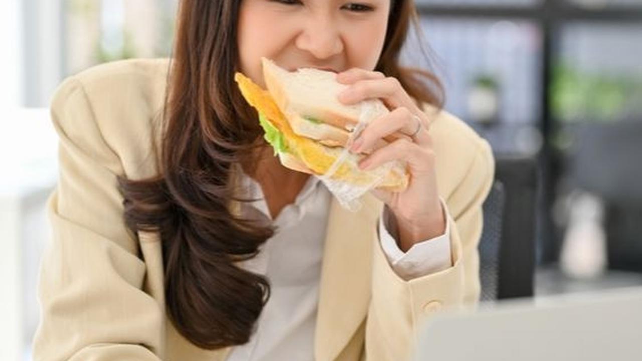 Jangan Lewatkan Makan Meskipun Sibuk<br>