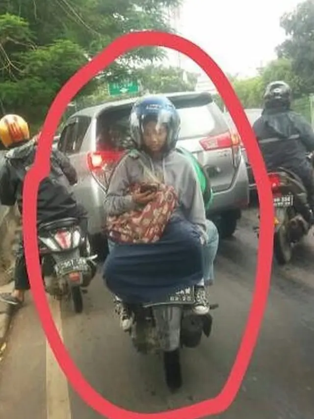 momen nyeleneh orang naik ojol