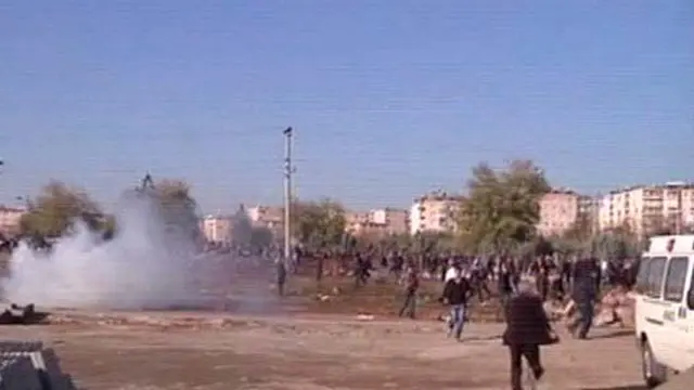 Polisi Turki-Warga Kurdi Bentrok