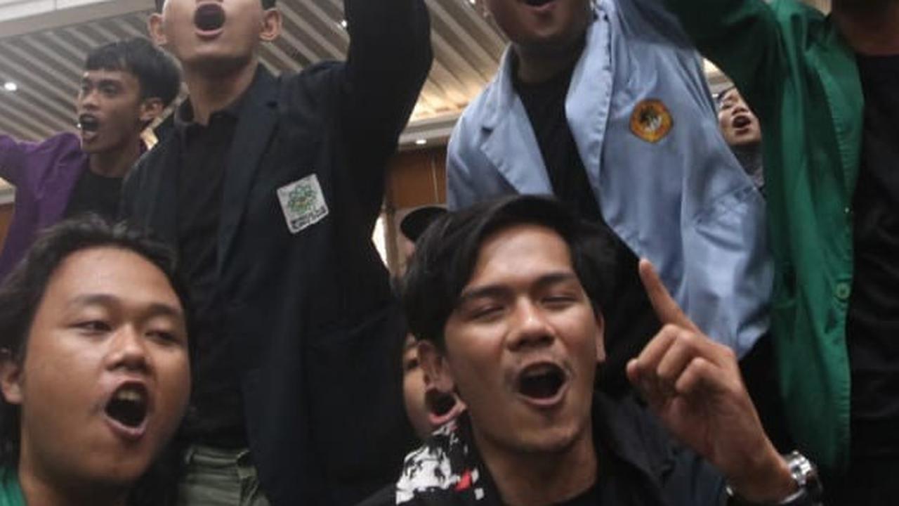 FOTO: Konsolidasi Pro Demokrasi: "Apa Saja Boleh Beda, Musuh Kita Tetap Sama, Pelanggar HAM, Politik Dinasti dan Neo Orba"