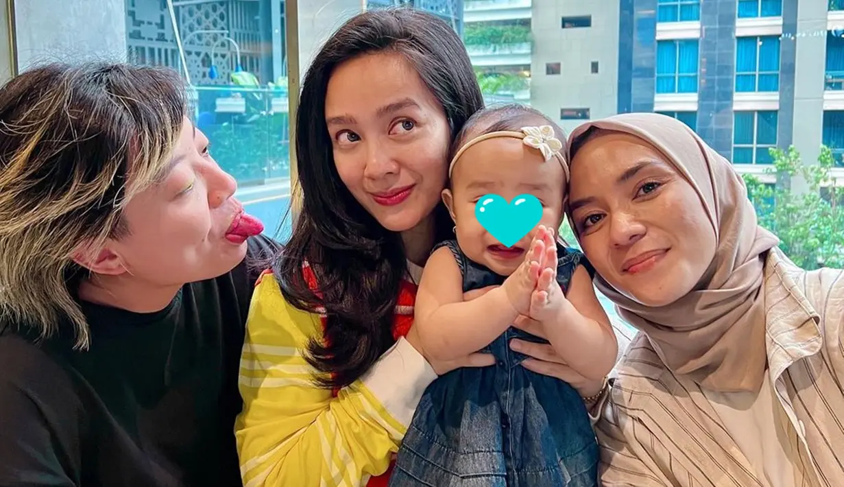 Bersahabat dari kecil hingga kini, momen pertemuan yang jarang dilakukan ini pun menjadi begitu spesial. Enno Lerian mencurahkan kebahagiaannya bisa bertemu dengan kedua sahabat kecilnya. "Pokoknya kemarin happy banget berbunga-bunga yaaaa, ternyata hidup itu ada warnanya yaa," tulis Enno. (Liputan6.com/IG/@dea_ananda)