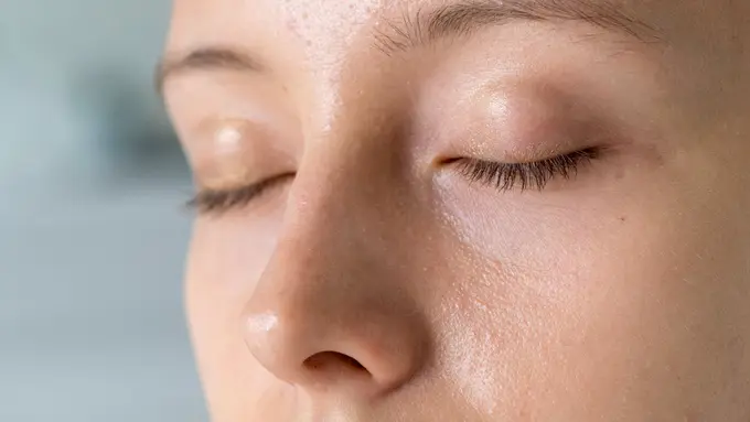 Kulitmu Berminyak? Begini Cara Menjaganya Tetap Segar dan Bebas Kilap Sepanjang Hari [Dok/freepik.com]