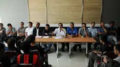 Forum Asosiasi Provinsi PSSI memberikan tanggapan seputar pembentukan tim 9 di kantor PSSI, Jakarta (5/1/2015). (Liputan6.com/Helmi Fithriansyah)