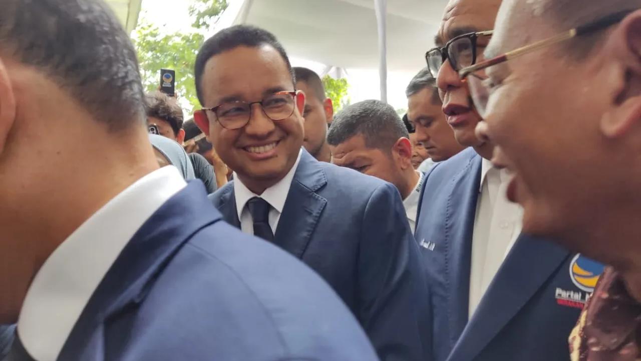 "Tadi juga disampaikan ide gagasan baru dari tim untuk sama-sama kita jalankan ke depan. Itu aja diskusinya tadi," katanya.<br>