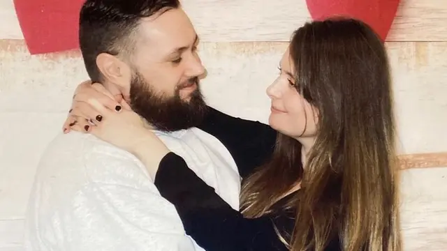 Chelsea Moore dan Chris