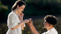 Funny engagement quotes for friends. (Photo: Freepik)