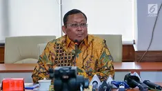 Dirjen Perhubungan Darat Kemenhub Budi Setiyadi memberi keterangan pers terkait tarif ojek online di Jakarta, Jumat (5/7/2019). Kemenhub tidak mempersoalkan ada promo tarif atau diskon yang diberikan oleh aplikator ojek online. (Liputan6.com/JohanTallo)