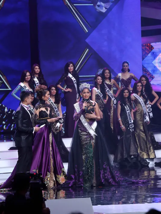 Anin dalam malam puncak grand final Puteri Indonesia 2016, digelar di Jakarta Convention Center (JCC), Senayan, Jakarta, Jumat (19/2/2016). (Nurwahyunan/Bintang.com)