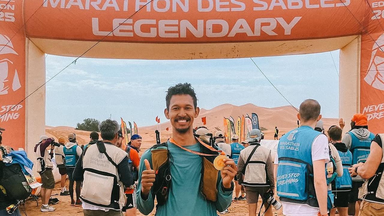 Diego Yanuar Adik Andien Sukses Taklukkan Marathon 250 Km di Gurun Sahara, Lari Cuma Pakai Sandal