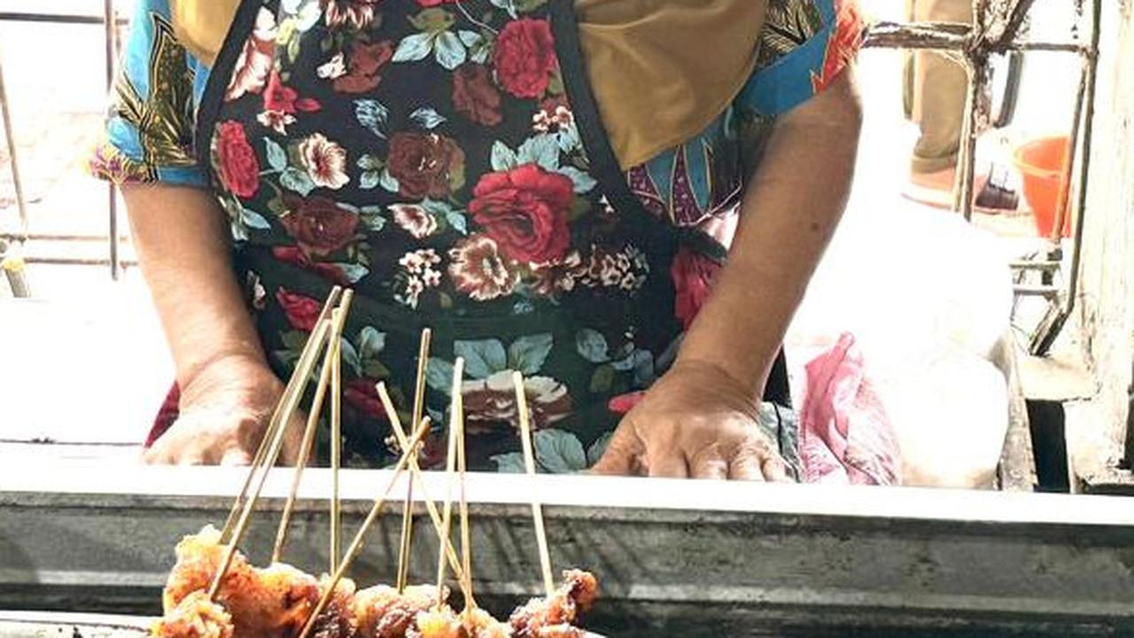 Pemilik Warung Makan Bu Sum Generasi Kedua
