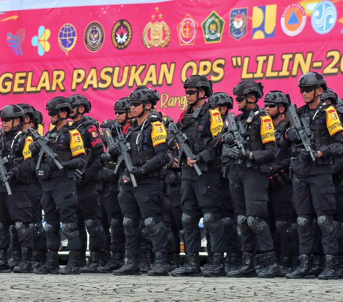 Listyo pun mengingatkan masyarakat yang melakukan mobilisasi selama Nataru, misalnya melakukan mudik, untuk menjaga keselamatan di jalan.