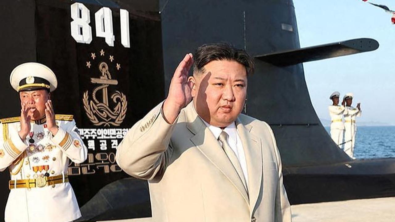 Kim Jong-un mengungkapkan bahwa kapal selam nuklir ini akan menjadi salah satu alat ofensif bawah air yang dimiliki angkatan laut Korea Utara.