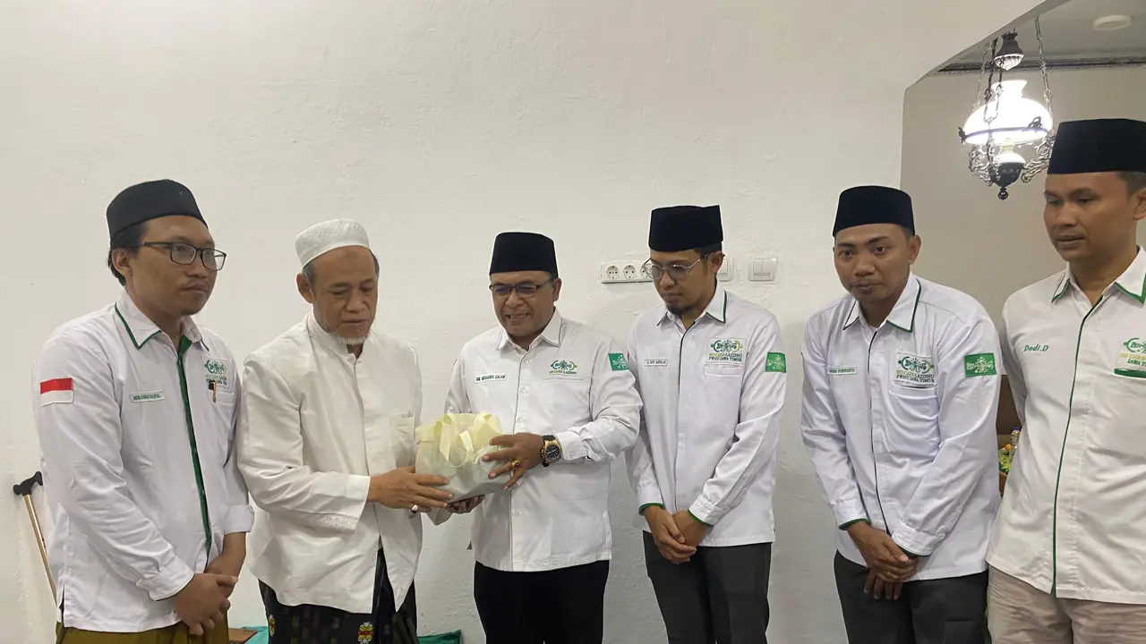 NU Care-LAZISNU Pengurus Besar Nahdlatul Ulama (PBNU memberi santunan untuk korban ambruknya Pesantren Al-Khoziny (Istimewa)
