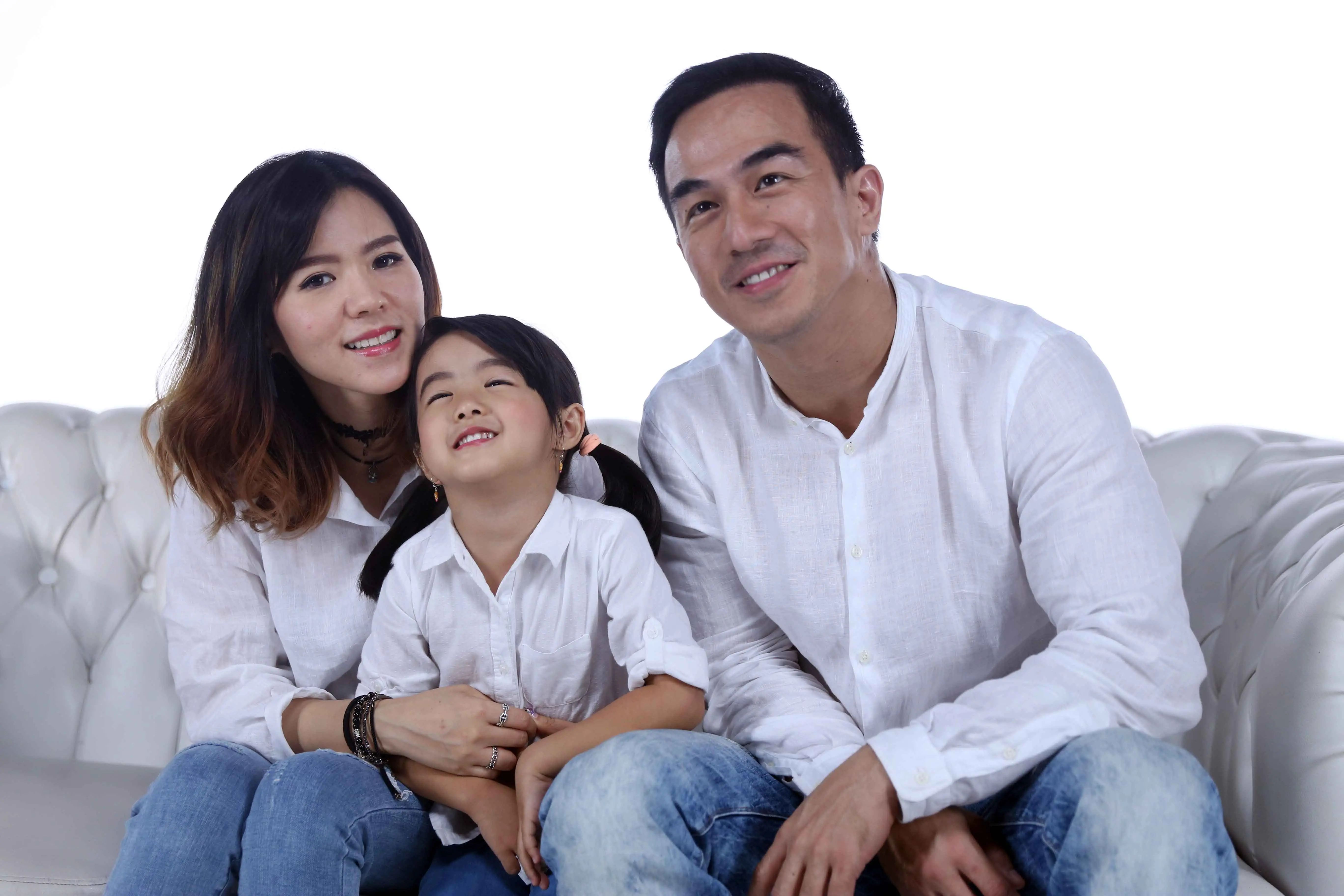 Joe Taslim dan keluarga (Nurwahyunan/Bintang.com)