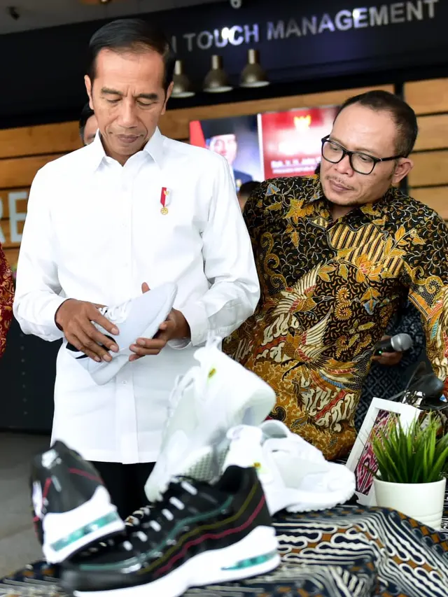Jelang May Day, Presiden dan Menaker Makan Bersama Buruh Pabrik Sepatu