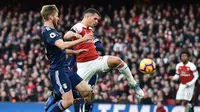 Proses terjadinya gol yang dicetak gelandang Arsenal, Granit Xhaka, ke gawang Fulham pada laga Premier League di Stadion Emirates, London, Selasa (1/1). Arsenal menang 5-1 atas Fulham. (AFP/Glyn Kirk)