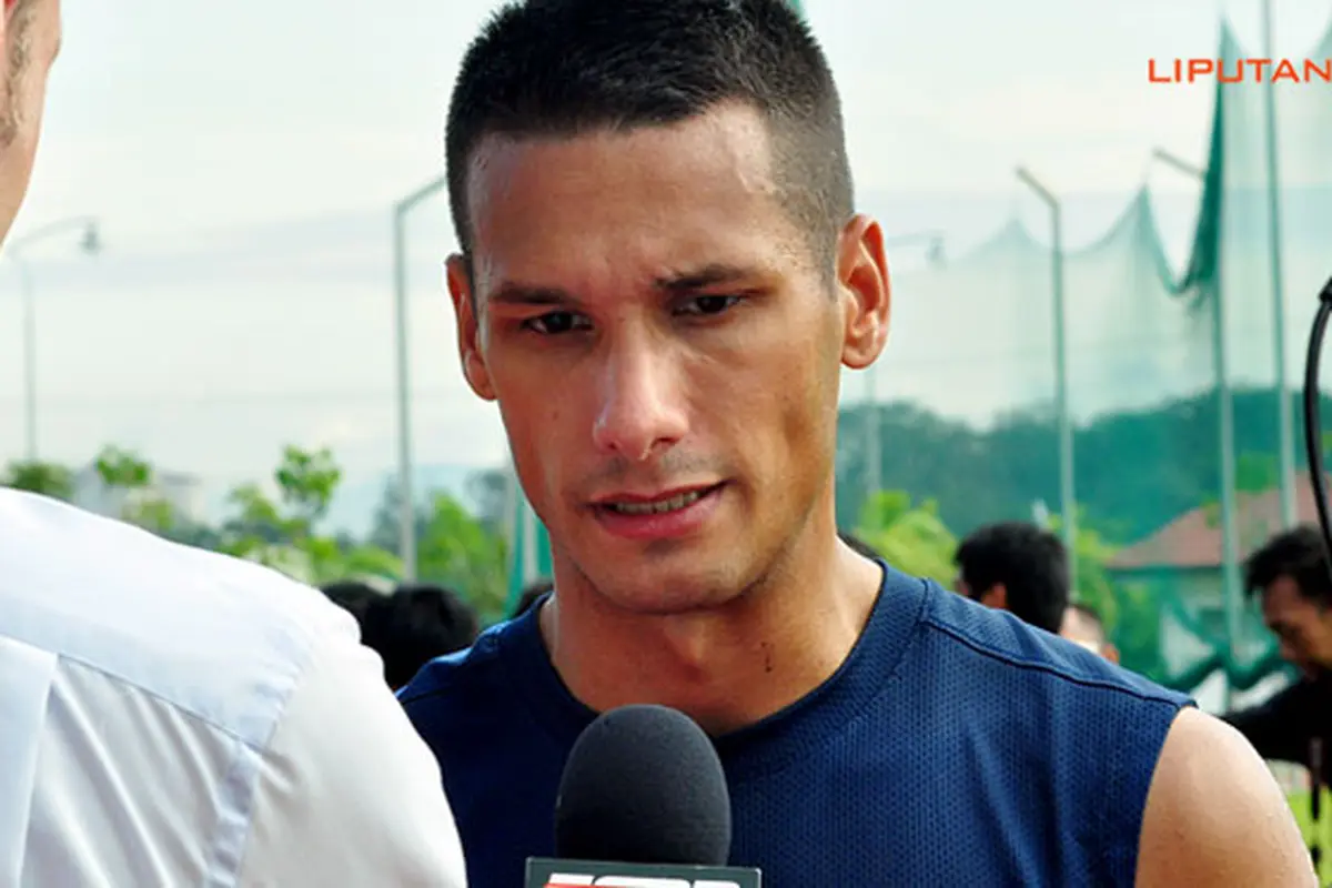 raphael-guillerm-eduardo-maitimo-121127-