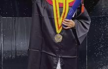 Cantiknya Miss Indonesia 2009 Kenakan Toga saat Wisuda S1, Wanita Bule di Sisinya Bukan Orang Sembarangan