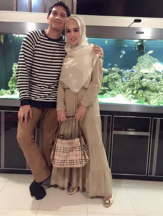 Kegagalan rumah tangganya kali ini membuat tiara makin terpukul. Apalagi, ini merupakan kegagalan rumah tangganya untuk kedua kalinya. Bagi Tiara, butuh waktu lama untuk menyembuhkan lukanya. (Instagram/tiaradewireal)