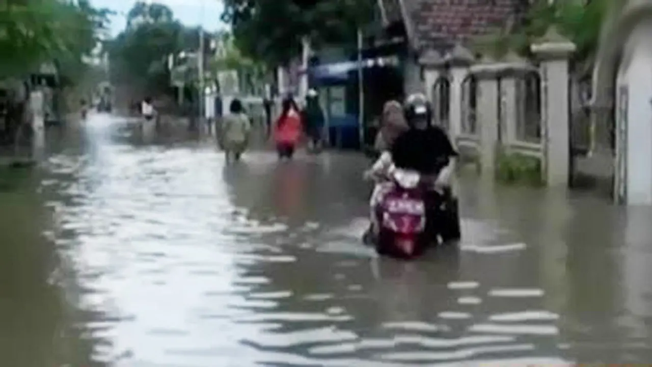 Banjir Bandang di Jawa Timur hingga Ritual Sambut Nyepi