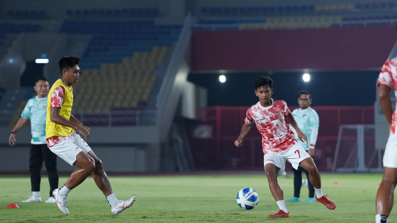 Fardan Ary Setyawan (Menendang Bola)