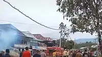 Viral Video Mobil Damkar Dilempari Batu Diduga Telat Datang ke Lokasi Kebakaran