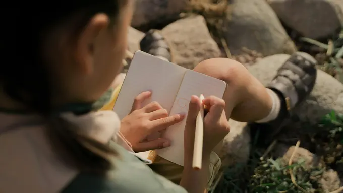 Mengajarkan Anak Mengenal Aktivitas Journaling untuk Bantu Kelola Emosinya