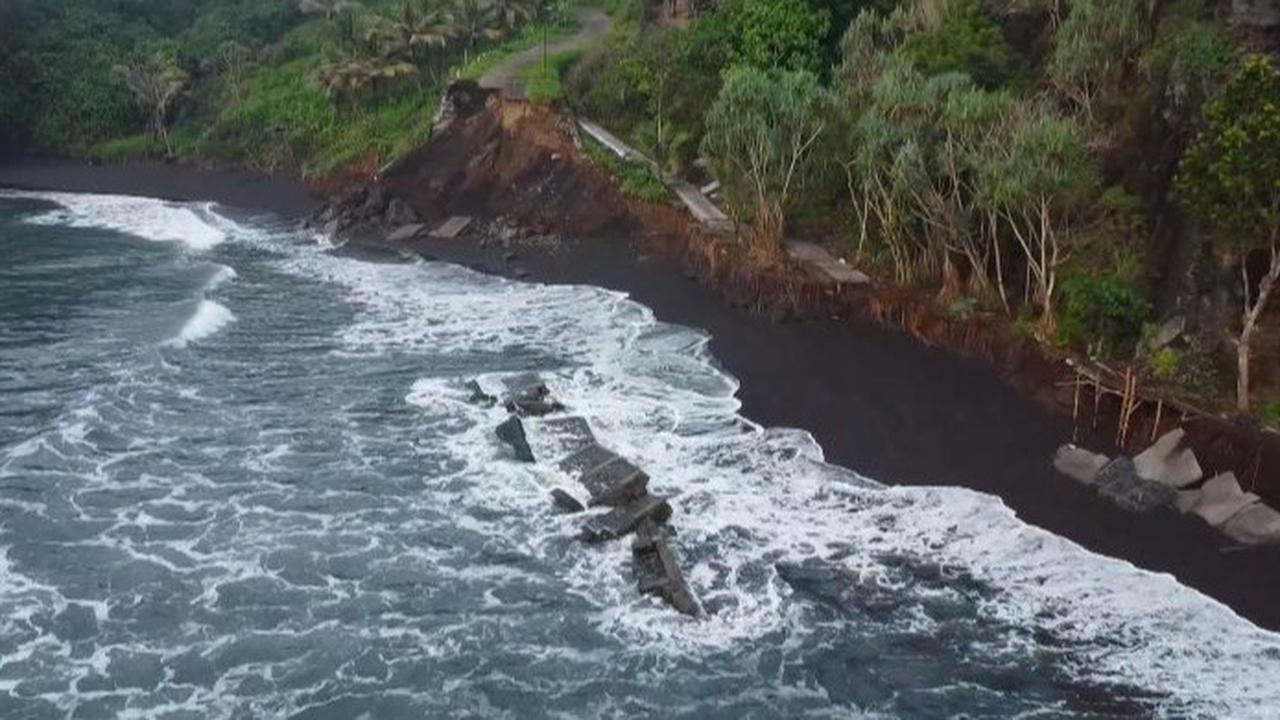 Jalan Penghubung Dua Kecamatan di Lumajang Tak Bisa Diakses, Warga Harus Memutar 54 Kilometer