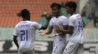 Striker Arema FC, Nur Hardianto, merayakan gol yang dicetaknya ke gawang Tira Persikabo pada laga Shopee Liga 1 di Stadion Pakansari, Bogor, Kamis (24/10). Arema tahan  imbang 1-1 Tira Persikabo. (Bola.com/Yoppy Renato)