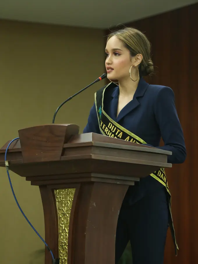 [Fimela] Cinta Laura Jadi Duta