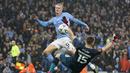 <p>Pemain Manchester City, Erling Haaland mencetak gol kedua timnya ke gawang Burnley pada laga perempat final FA Cup 2022/2023 yang berlangsung di Etihad Stadium, Manchester, Minggu (19/03/2023) WIB. Haaland sukses mencetak hattrick untuk kemenangan 6-0 The Cityzens. (AP Photo/PA/Richard Serllers)</p>