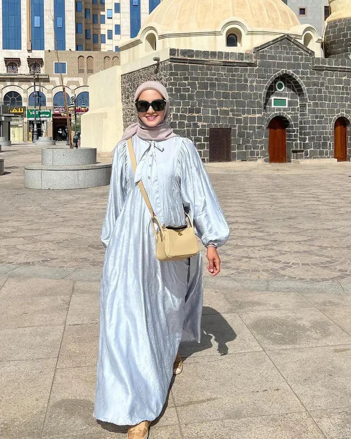 5 Model Baju Gamis Polos Modern Terbaru