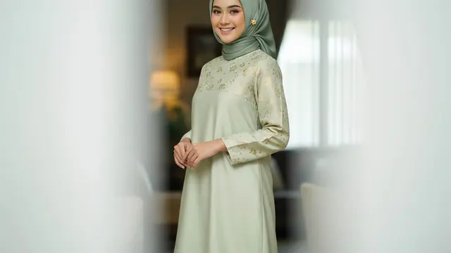 Model Set Tunik Polos dengan Celana Kulot untuk Baju Lebaran Simpel