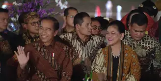 Acara Istana Berbatik baru saja digelar pada Minggu (1/10/2023) malam di Istana Negara. Semua tamu undangan yang hadir, termasuk Presiden Jokowi dan Ibu Negara Iriana juga kompak mengenakan batik. [Foto: YouTube/Sekretariat Presiden]
