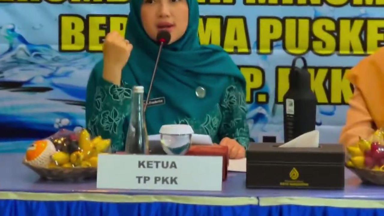 Tiba di lokasi pada jam 09.00, Chacha Frederica memberikan sosialisasi tentang pencegahan stunting.
