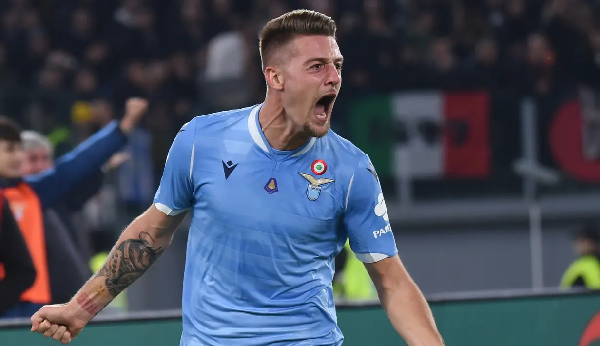 1. Sergej Milinkovic-Savic (Lazio)- Gelandang berusia 25 tahun itu sudah mengoleksi lima gol dan tujuh assist dari 31 penampilannya sejauh ini. Performa cemerlangnya juga membawa Lazio ke papan atas klasemen Serie A sementara. (AFP/Filippo Monteforte)