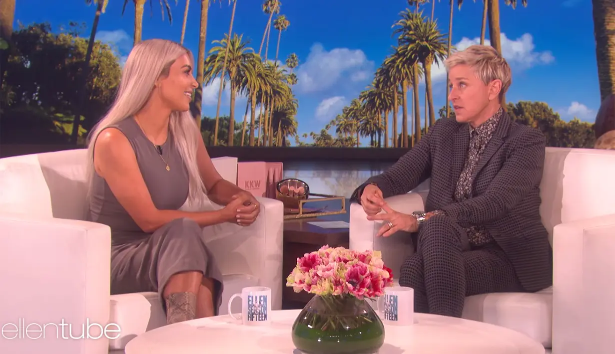 Sementara itu, pada bulan November lalu, Kim Kardashian mengatakan pada Ellen bahwa mereka masih belum miliki nama untuk si anak ketiga. (Billboard)