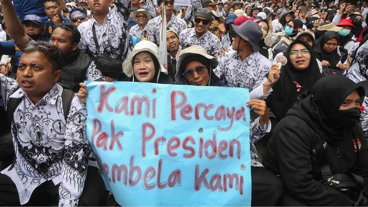 FOTO:  Aksi Ribuan Calon PPPK  Di Kantor KemenPAN-RB, Menolak Pengangkatan Oktober 2025
