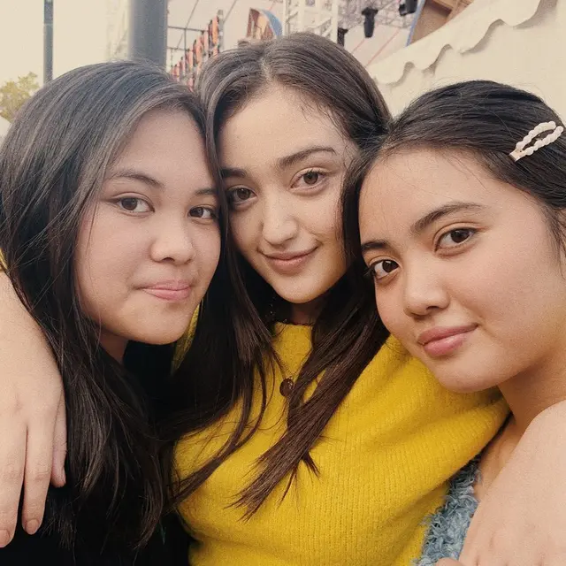 7 Momen Manis Ranty Maria dan Kedua Adiknya Ini Kompak Banget